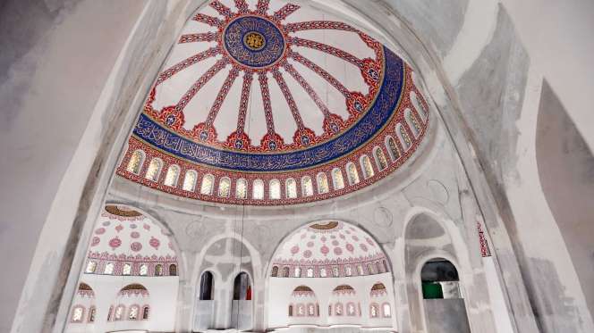 FOTO: Masjid Jami Al Fajri Replika Masjid Biru Turki, Ada di Pasar Minggu