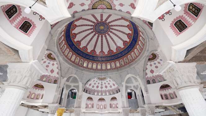 FOTO: Masjid Jami Al Fajri Replika Masjid Biru Turki, Ada di Pasar Minggu