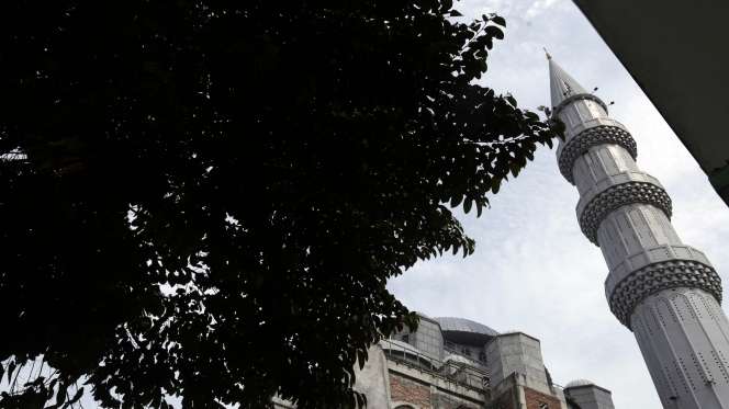 FOTO: Masjid Jami Al Fajri Replika Masjid Biru Turki, Ada di Pasar Minggu