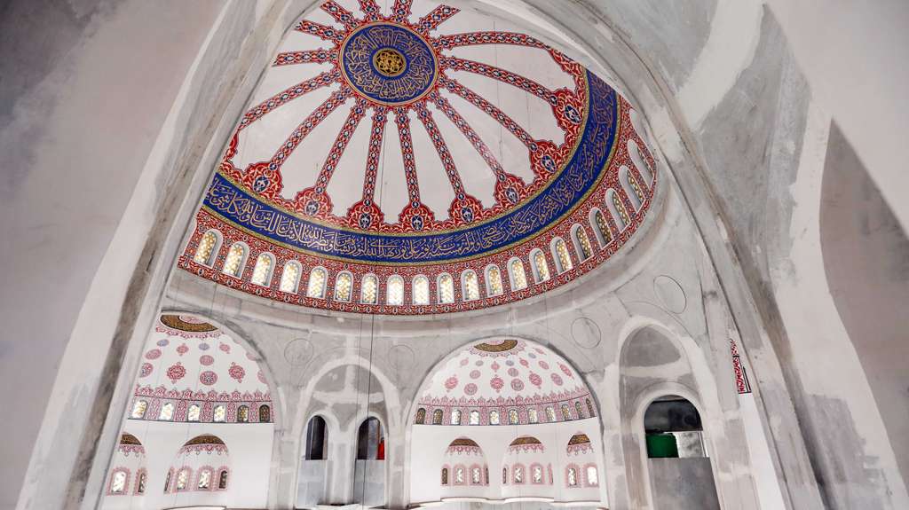 FOTO: Masjid Jami Al Fajri Replika Masjid Biru Turki, Ada di Pasar Minggu