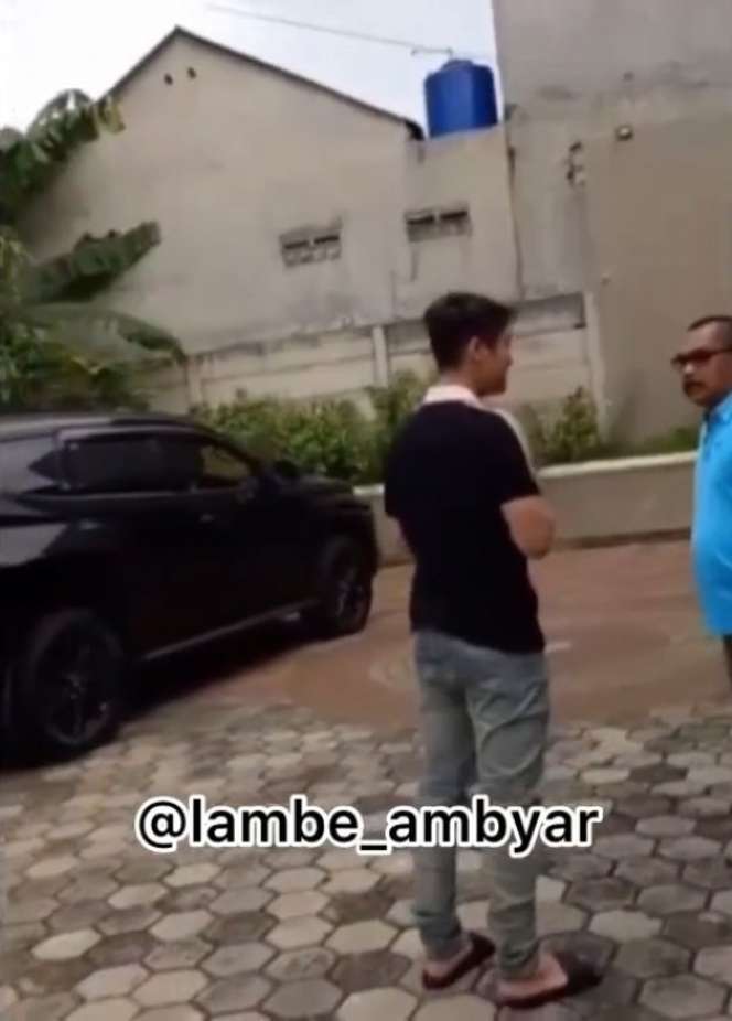 Viral! Video Rizky Billar Cekcok dengan Tetangga Pasca Bebas Kasus KDRT, Lihat 9 Potretnya