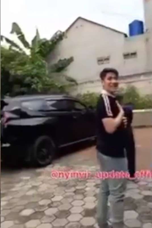 Viral! Video Rizky Billar Cekcok dengan Tetangga Pasca Bebas Kasus KDRT, Lihat 9 Potretnya