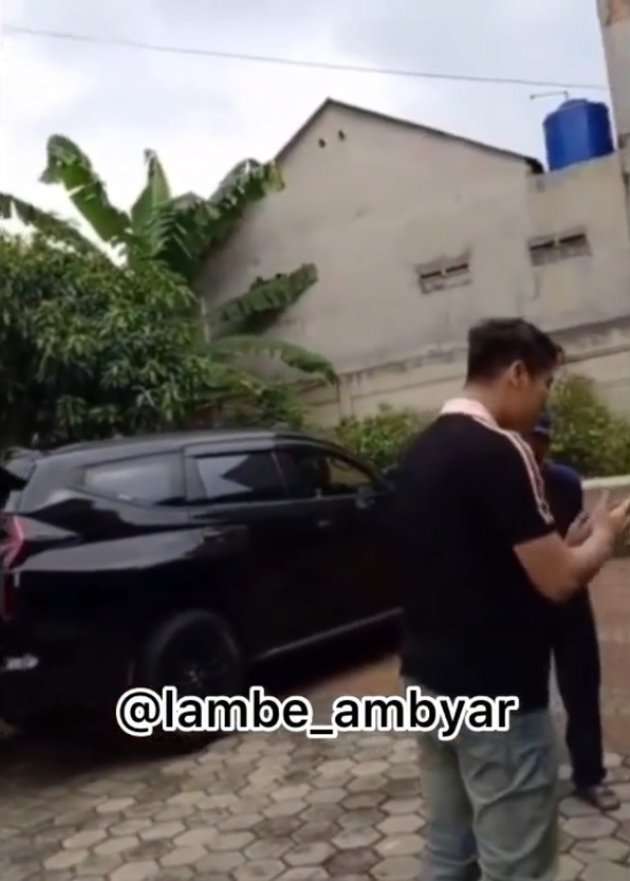 Viral! Video Rizky Billar Cekcok dengan Tetangga Pasca Bebas Kasus KDRT, Lihat 9 Potretnya