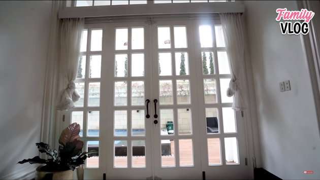 10 Potret Rumah Mewah Nindy Ayunda `Musuh` Nikita Mirzani, Bak Istana, Ada Lift & Salon Pribadi 