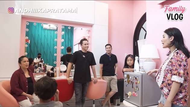 10 Potret Rumah Mewah Nindy Ayunda `Musuh` Nikita Mirzani, Bak Istana, Ada Lift & Salon Pribadi 