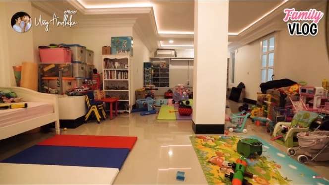 10 Potret Rumah Mewah Nindy Ayunda `Musuh` Nikita Mirzani, Bak Istana, Ada Lift & Salon Pribadi 