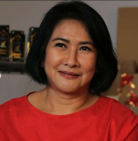 Usia 54 Tahun, Artis Senior Ini Tetap Awet Muda, Ternyata Pacari Brondong 14 Tahun!