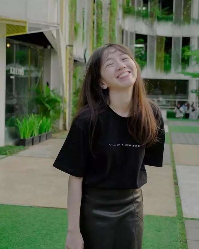 Masih Ingat Ipeh di Sinetron Si Entong? Dulu Gadis Culun, Kini Berubah Bak Idol Korea, Lihat 8 Potretnya
