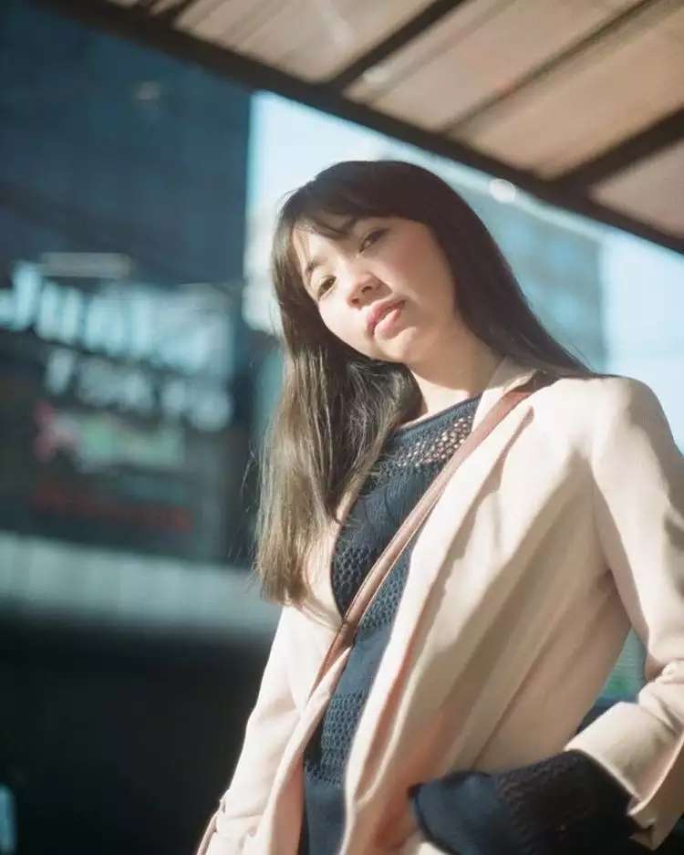 Masih Ingat Ipeh di Sinetron Si Entong? Dulu Gadis Culun, Kini Berubah Bak Idol Korea, Lihat 8 Potretnya