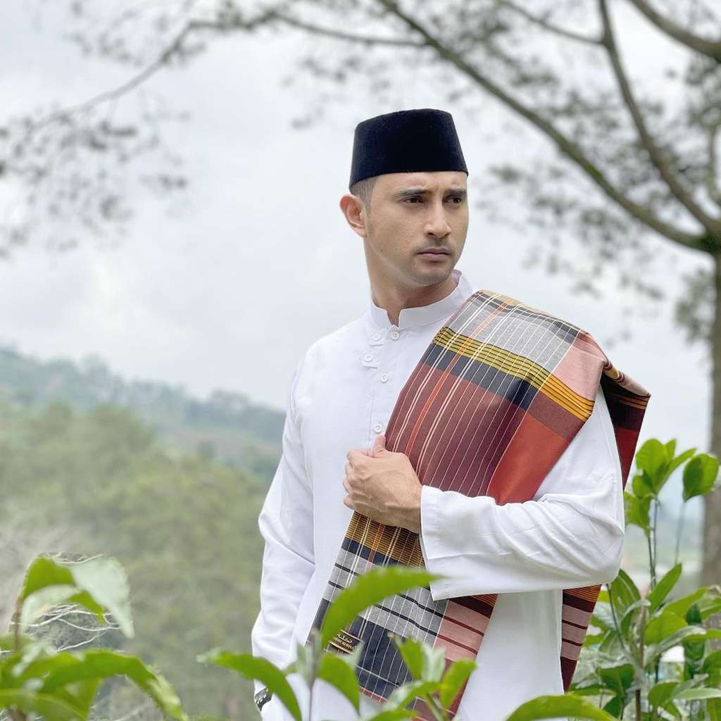 Sederet Artis yang Langganan Jadi Ustaz di Sinetron