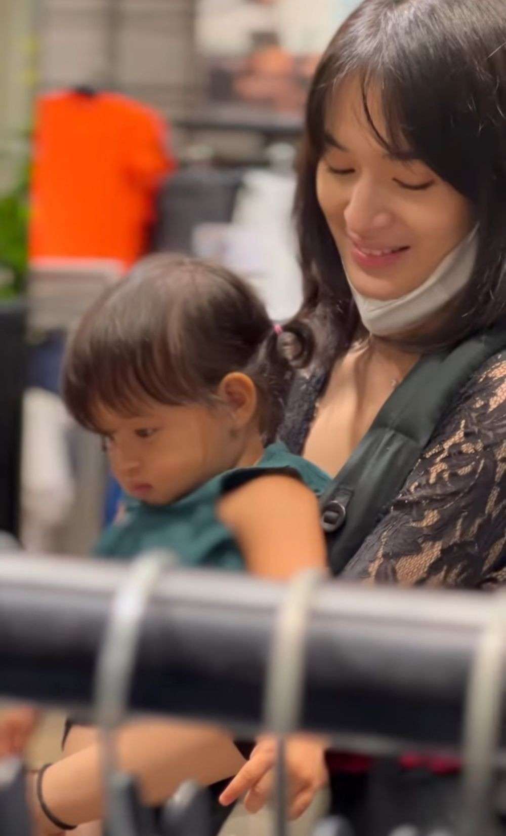 Sering Dikira Single, Ini 10 Potret Cantiknya Istri & Anak Ardhito Pramono yang Baru Terungkap!