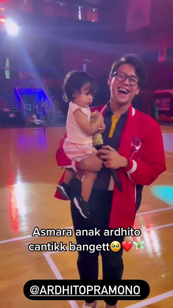 Sering Dikira Single, Ini 10 Potret Cantiknya Istri & Anak Ardhito Pramono yang Baru Terungkap!