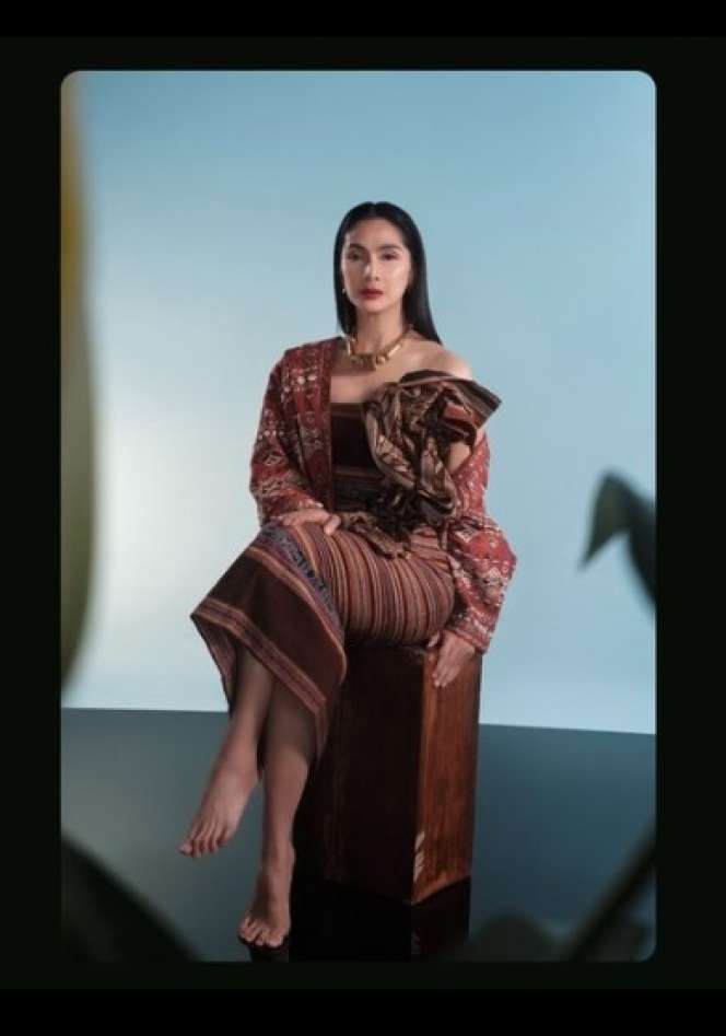 Pakai Ejaan Lama, Sederet Nama Seleb Ini Tulisan dan Bacaannya Berbeda, Unik Banget!