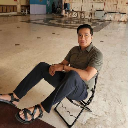 Pakai Ejaan Lama, Sederet Nama Seleb Ini Tulisan dan Bacaannya Berbeda, Unik Banget!