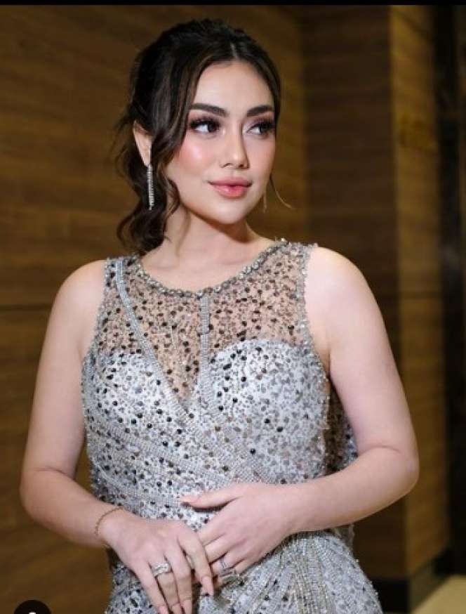 Berstatus Janda, Sederet Seleb Cantik Ini Dapat Julukan Hot Mama, Cantiknya Nggak Ada Lawan!