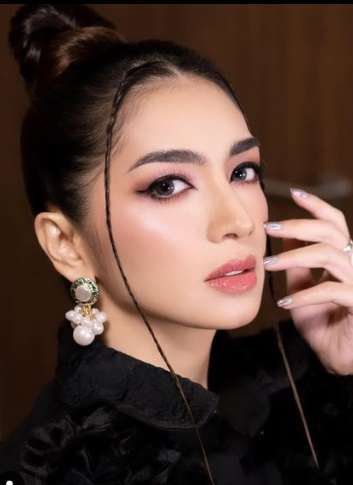 Berstatus Janda, Sederet Seleb Cantik Ini Dapat Julukan Hot Mama, Cantiknya Nggak Ada Lawan!