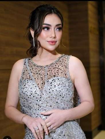 Berstatus Janda, Sederet Seleb Cantik Ini Dapat Julukan Hot Mama, Cantiknya Nggak Ada Lawan!