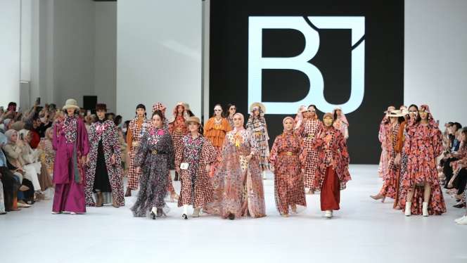 FOTO: Benang Jarum Tampilkan Warna Cerah dalam Koleksi 'Flair of Elegance'
