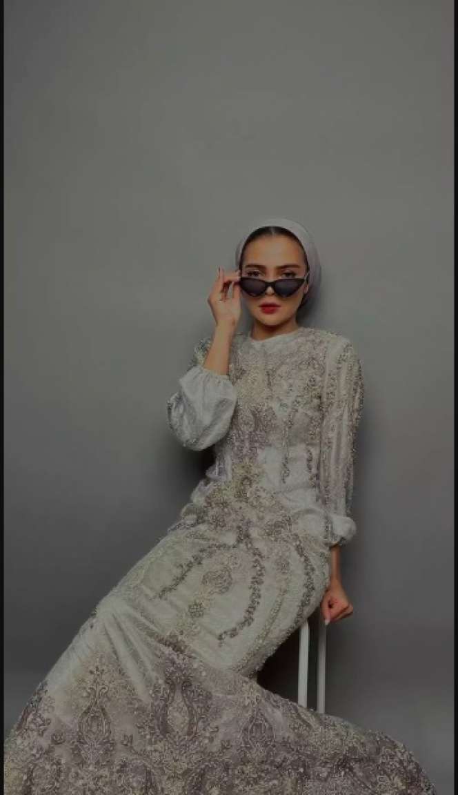 Adu Gaya 3 Mantan Istri Enji Baskoro, Masing-masing Punya Ciri Khas yang Unik!