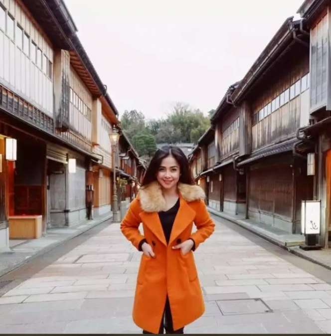 Adu Gaya 3 Mantan Istri Enji Baskoro, Masing-masing Punya Ciri Khas yang Unik!