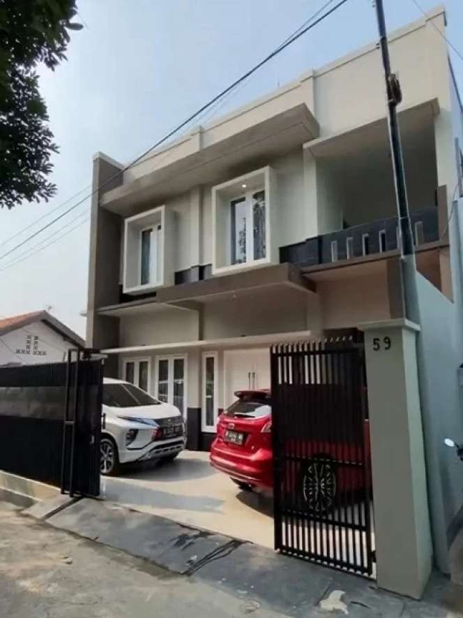 9 Potret Garasi Mewah Kiky Saputri, Dulu Guru Honorer Digaji Rp20 Ribu Sehari, Kini Sultan Abis! 