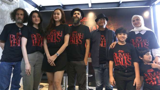 Rumah Iblis Jadi Comeback Aura Kasih di Layar Lebar