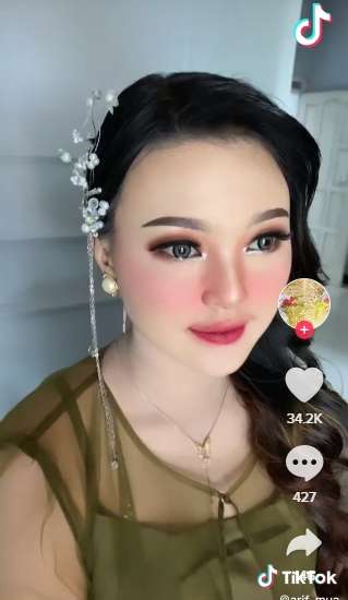 Viral Pria Jawa Rias Sendiri Istrinya untuk Foto Hamil, Awalnya Dekil & Culun Jadi Bak Barbie Korea!