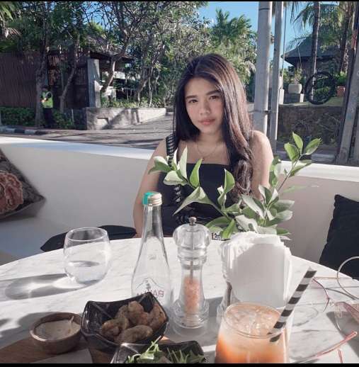 Potret Rena Oktapia Adik Billy Syahputra yang Jarang Tersorot, Paras Cantiknya Disebut Mirip Amanda Manopo!