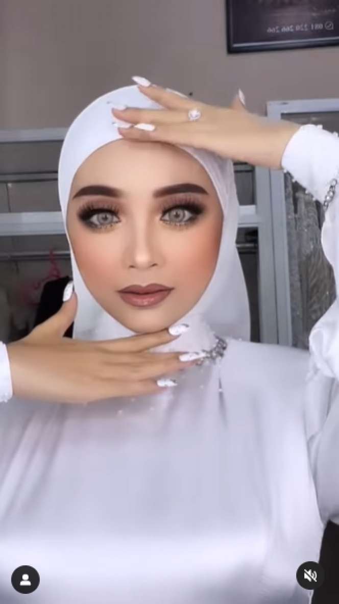 9 Transformasi Ega D’academy, Biasa Polos Kini Riasan Makeup Tebal, Dikira Barbie Hidup!