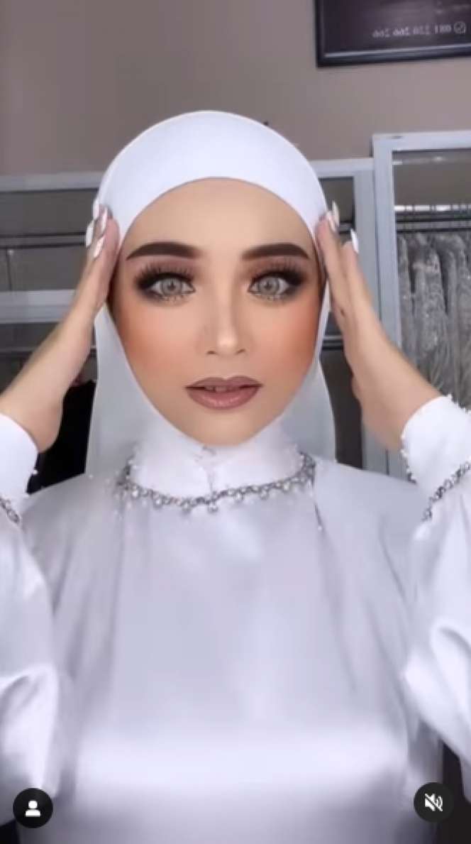 9 Transformasi Ega D’academy, Biasa Polos Kini Riasan Makeup Tebal, Dikira Barbie Hidup!