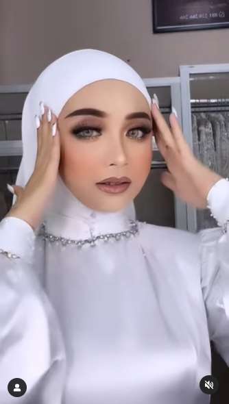 9 Transformasi Ega D’academy, Biasa Polos Kini Riasan Makeup Tebal, Dikira Barbie Hidup!
