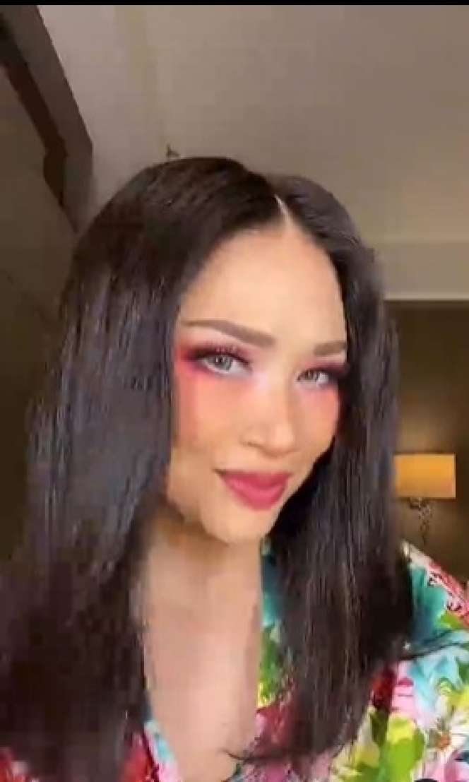 Momen Detik-detik Titi DJ Buka Wig, Ternyata Begini Potret Rambut Aslinya!