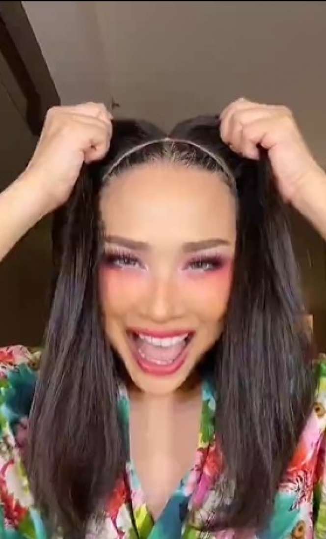 Momen Detik-detik Titi DJ Buka Wig, Ternyata Begini Potret Rambut Aslinya!
