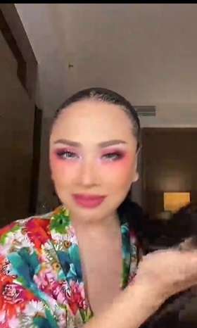 Momen Detik-detik Titi DJ Buka Wig, Ternyata Begini Potret Rambut Aslinya!