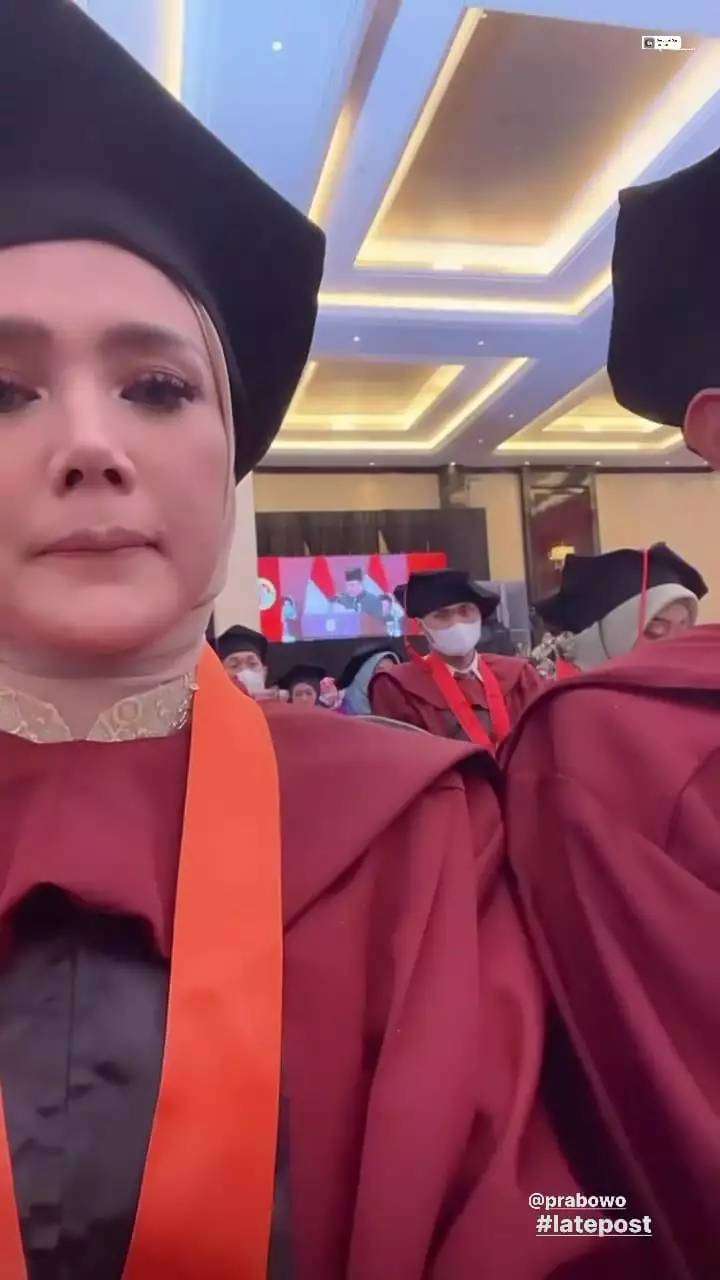 Potret Mulan Jameela Wisuda S1, Ruangan Seketika Berubah Seperti Konser