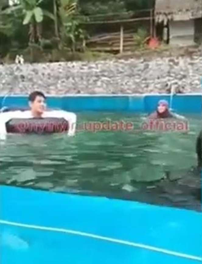 Dikabarkan Bangkrut! 10 Potret Lesty & Rizky Billar Renang di Pemandian Umum, Ekspresi Wajah Disorot!