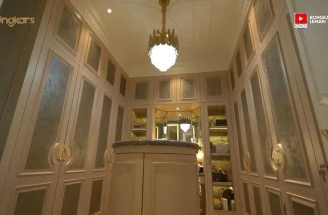 Potret Ruang Wardrobe di Rumah Shireen Sungkar, Isinya Super Mewah!