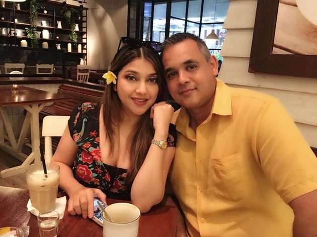 Bukan Orang Sembarangan, Potret Suami Sarah Azhari yang Jarang Tersorot