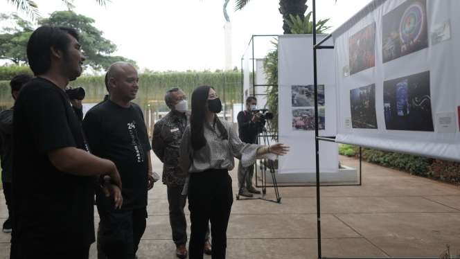 FOTO: Wamenkraf Angela Tanoesoedibjo Tinjau Pameran Rekam Jakarta 24+ Karya Pewarta Foto