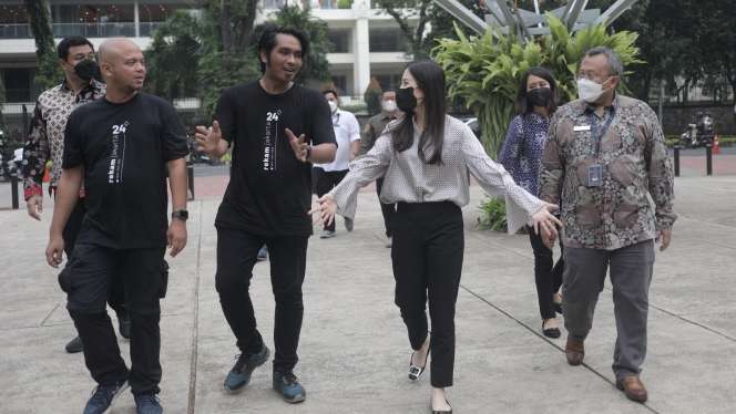 FOTO: Wamenkraf Angela Tanoesoedibjo Tinjau Pameran Rekam Jakarta 24+ Karya Pewarta Foto