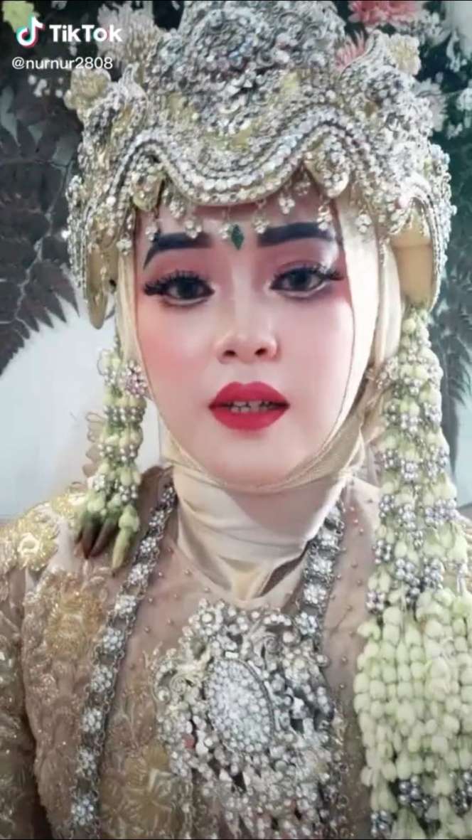 Viral Beda Makeup Pengantin Pilihan Sendiri VS Mertua, Alih-Alih Jadi Ratu Malah Mirip Sinchan!