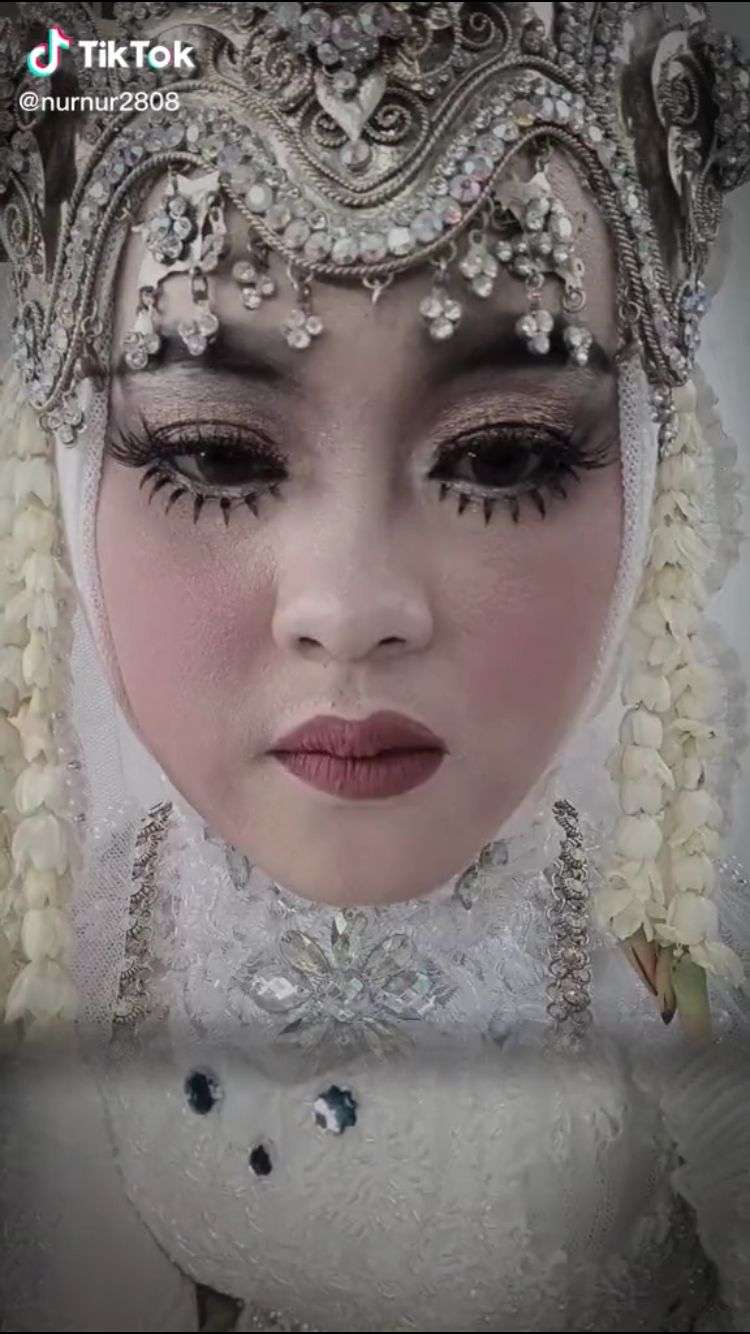 Viral Beda Makeup Pengantin Pilihan Sendiri VS Mertua, Alih-Alih Jadi Ratu Malah Mirip Sinchan!