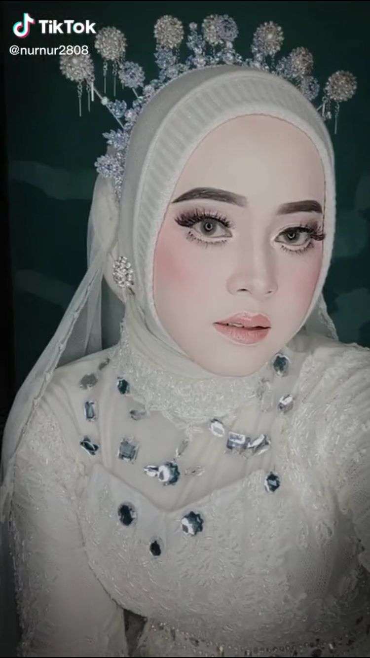 Viral Beda Makeup Pengantin Pilihan Sendiri VS Mertua, Alih-Alih Jadi Ratu Malah Mirip Sinchan!
