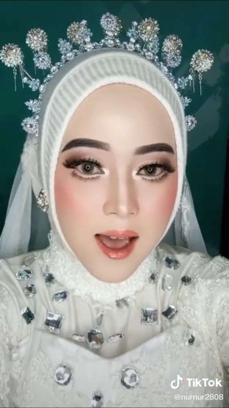 Viral Beda Makeup Pengantin Pilihan Sendiri VS Mertua, Alih-Alih Jadi Ratu Malah Mirip Sinchan!
