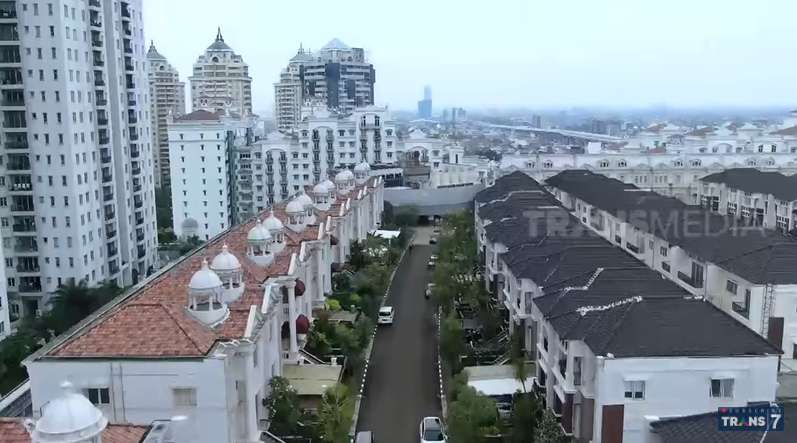 10 Potret Rumah Sosialita Indonesia di Atas Mall, Bak Istana Eropa, Tetangga Celine Evangelista!