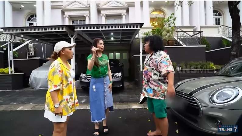 10 Potret Rumah Sosialita Indonesia di Atas Mall, Bak Istana Eropa, Tetangga Celine Evangelista!