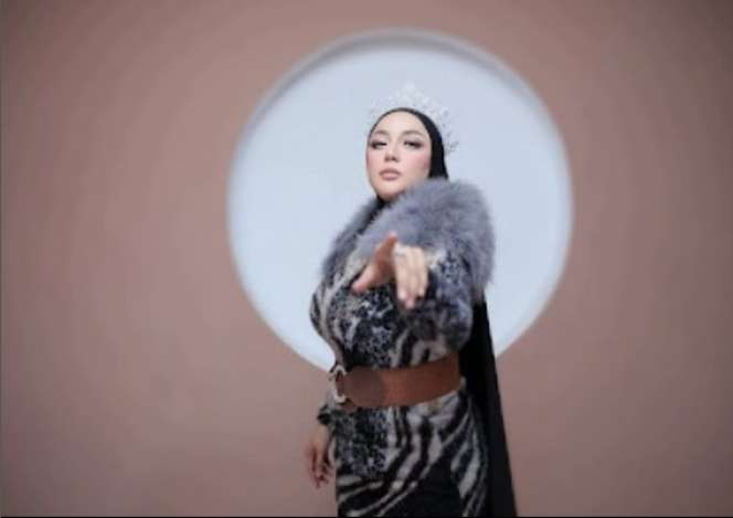 Ingat Regina Andriane, Mantan Istri Farhat Abbas? Kini Jadi Penyanyi Dangdut, Wajahnya Berubah Total, Dituduh Oplas!