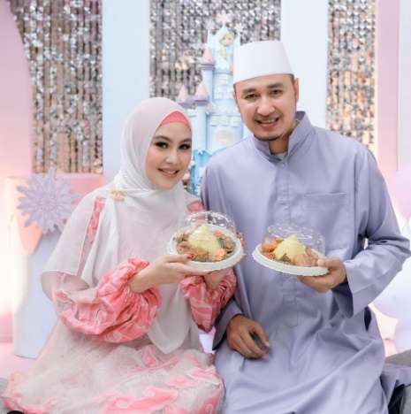 7 Seleb yang Menikah usai Jalani Taaruf, Ada yang Jatuh Cinta Saat Malam Pertama!