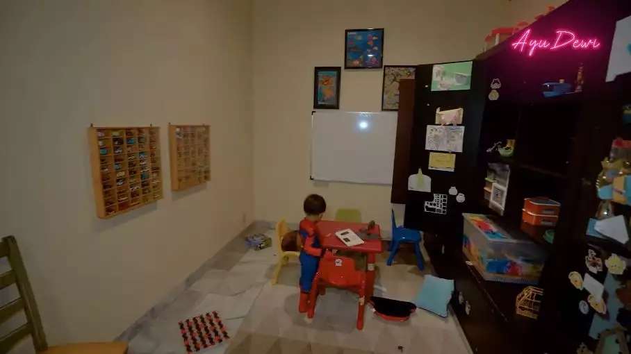 10 Potret Rumah Masa Kecil Regi Datau Suami Ayu Dewi, Super Mewah, Ternyata Anak Sultan!