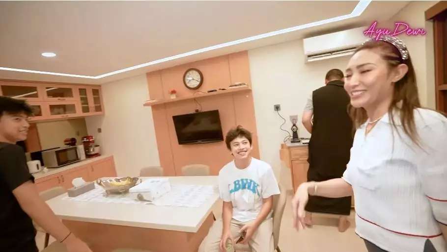 10 Potret Rumah Masa Kecil Regi Datau Suami Ayu Dewi, Super Mewah, Ternyata Anak Sultan!